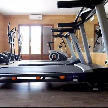 Soleil, Piscine, Parking Et Bienvenue A *